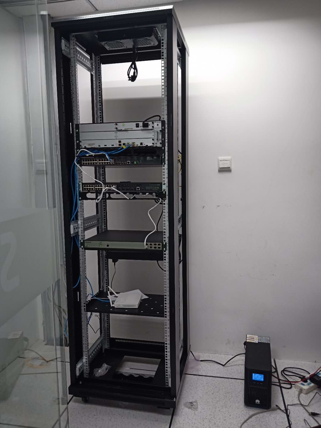 機(jī)房(fáng)網絡設備上(shàng)架